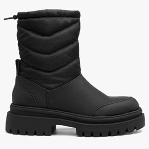 Rocket Dog Dita Boots NEW!
Size 9